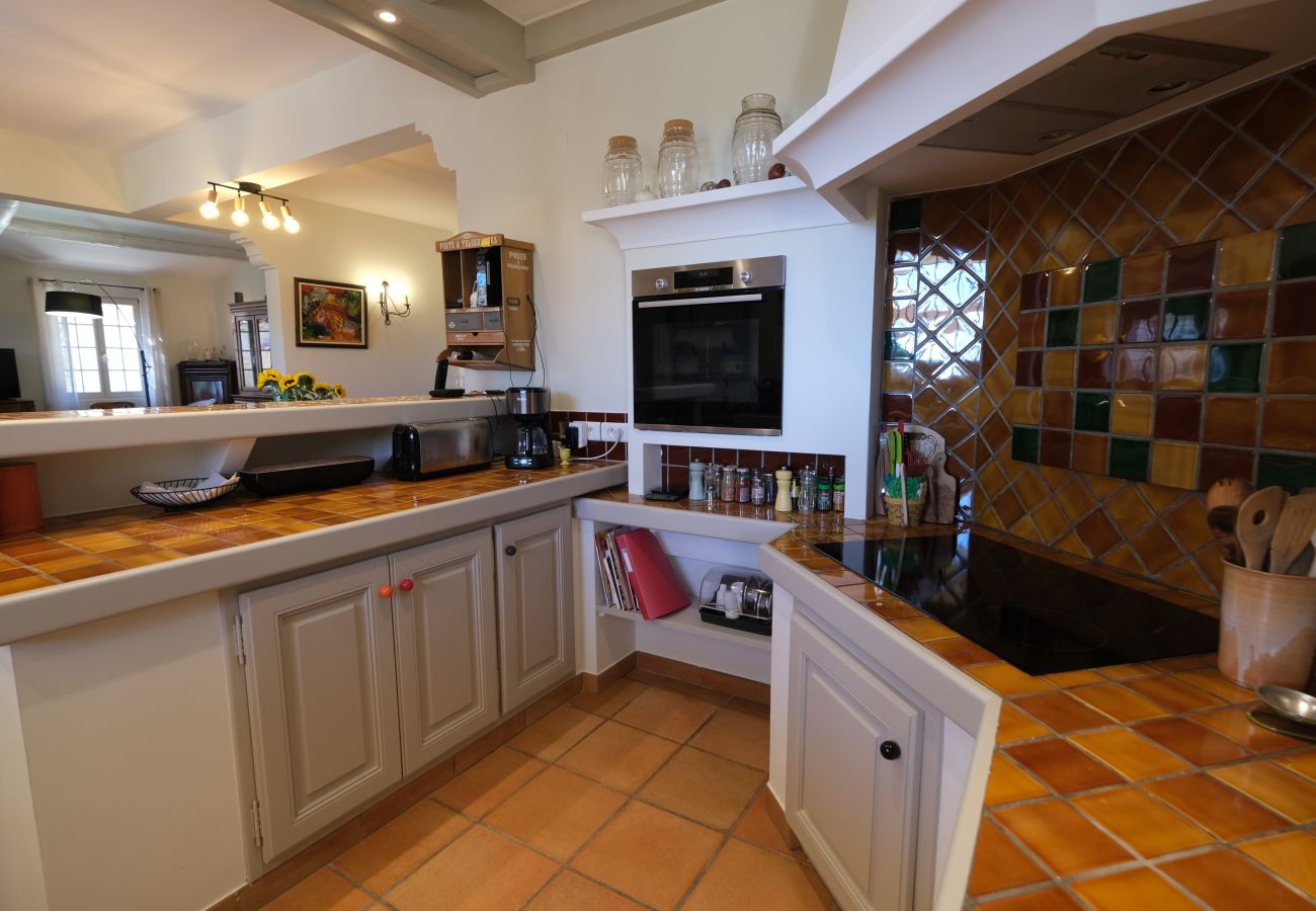 Villa in La Motte-d´Aigues - Air-co villa, Luberon views, heated pool, sleeps 8