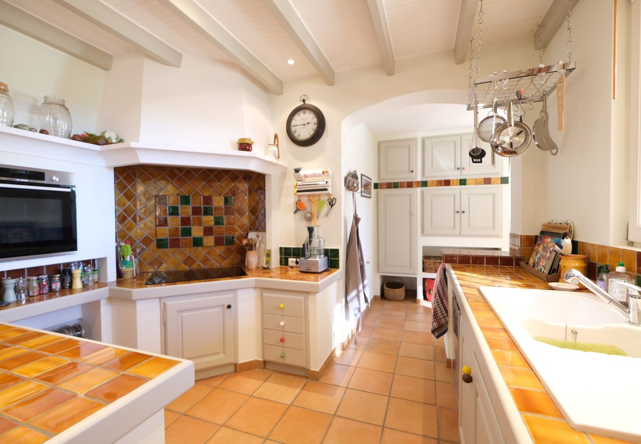 Villa in La Motte-d´Aigues - Air-co villa, Luberon views, heated pool, sleeps 8
