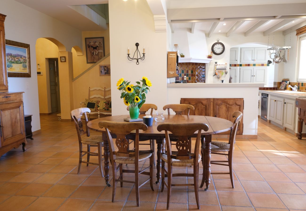 Villa in La Motte-d´Aigues - Air-co villa, Luberon views, heated pool, sleeps 8