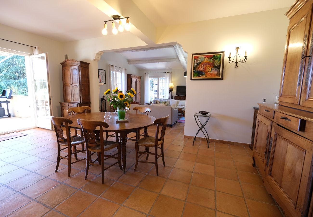 Villa in La Motte-d´Aigues - Air-co villa, Luberon views, heated pool, sleeps 8