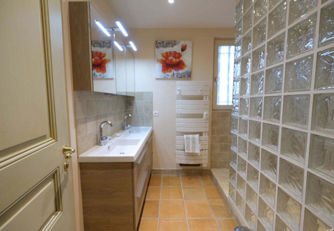 Villa in La Motte-d´Aigues - Air-co villa, Luberon views, heated pool, sleeps 8