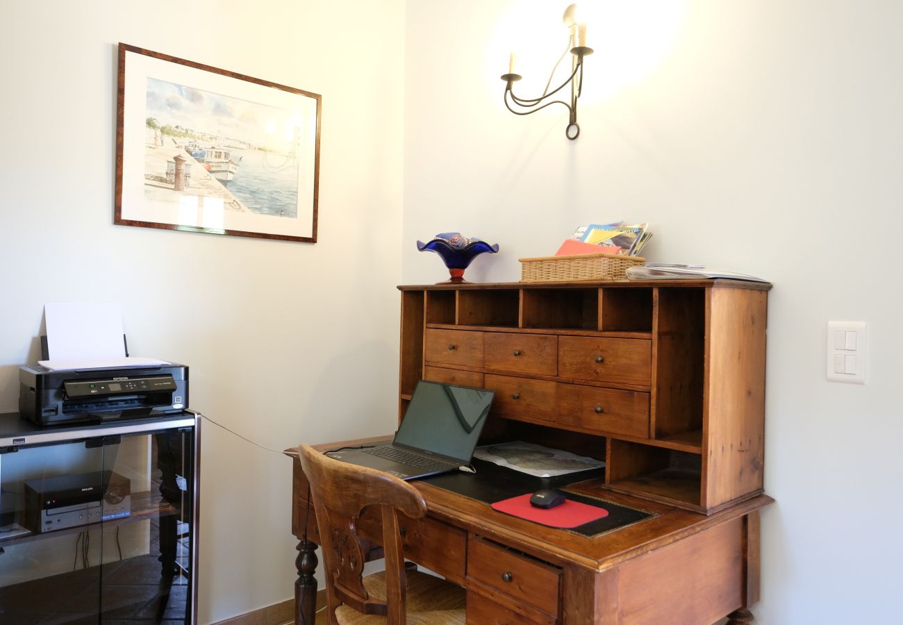 Villa in La Motte-d´Aigues - Air-co villa, Luberon views, heated pool, sleeps 8