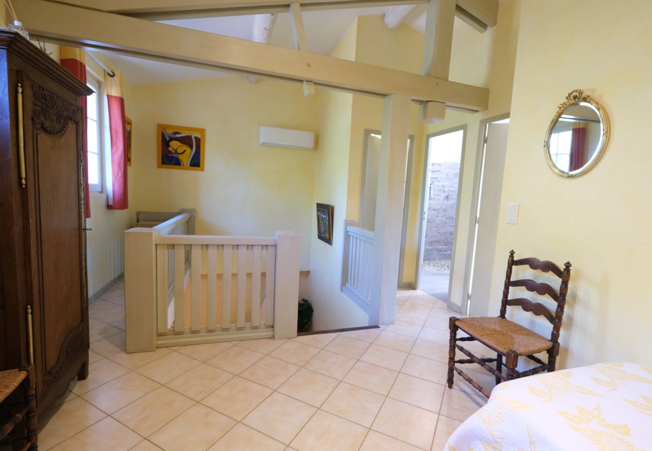 Villa in La Motte-d´Aigues - Air-co villa, Luberon views, heated pool, sleeps 8
