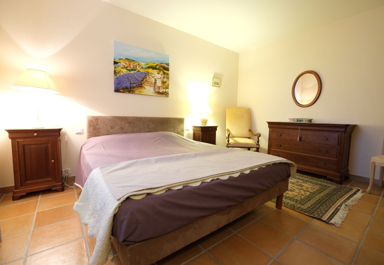 Villa in La Motte-d´Aigues - Air-co villa, Luberon views, heated pool, sleeps 8