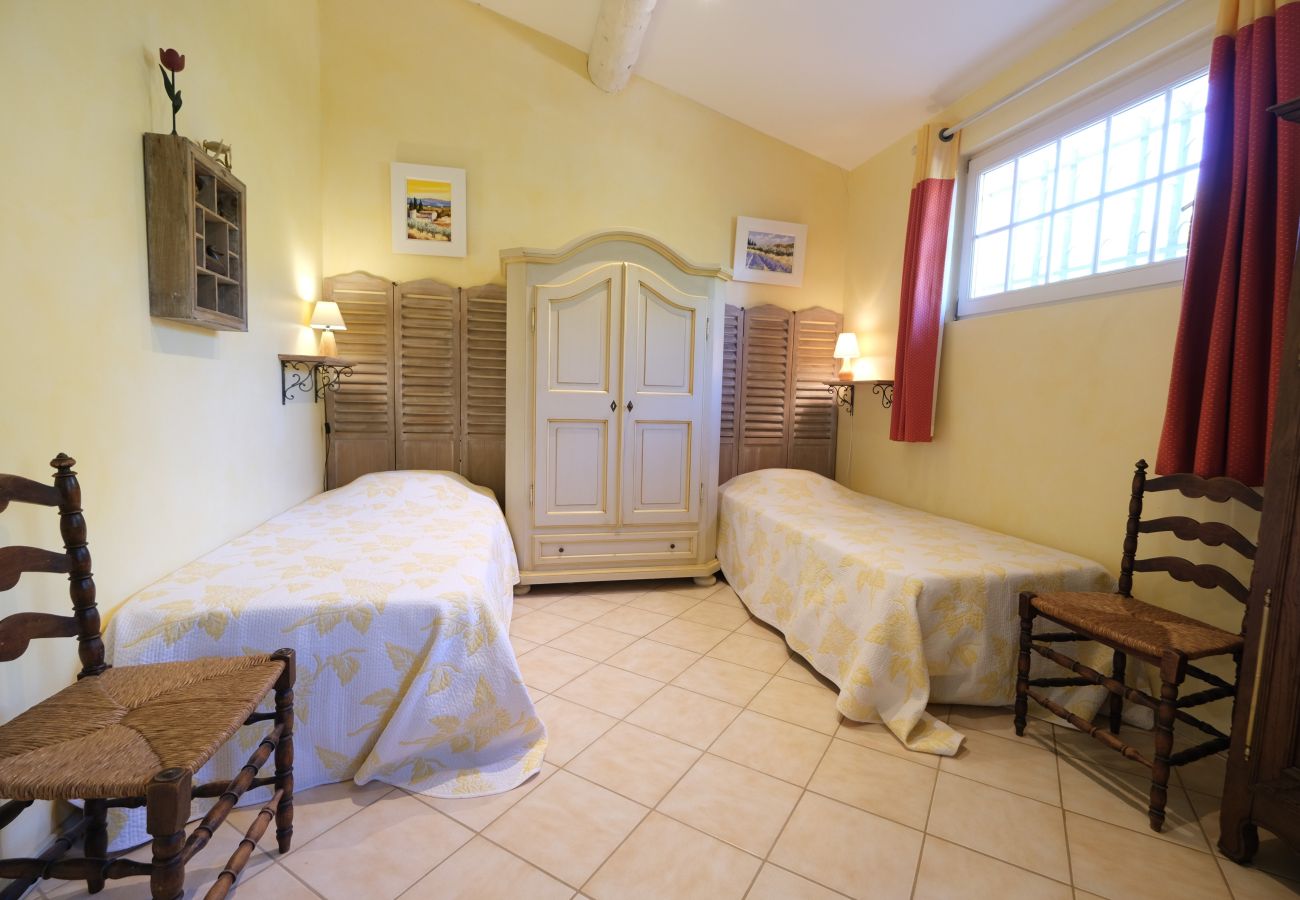 Villa in La Motte-d´Aigues - Air-co villa, Luberon views, heated pool, sleeps 8