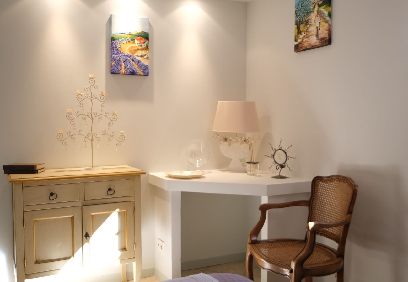 Villa in La Motte-d´Aigues - Air-co villa, Luberon views, heated pool, sleeps 8