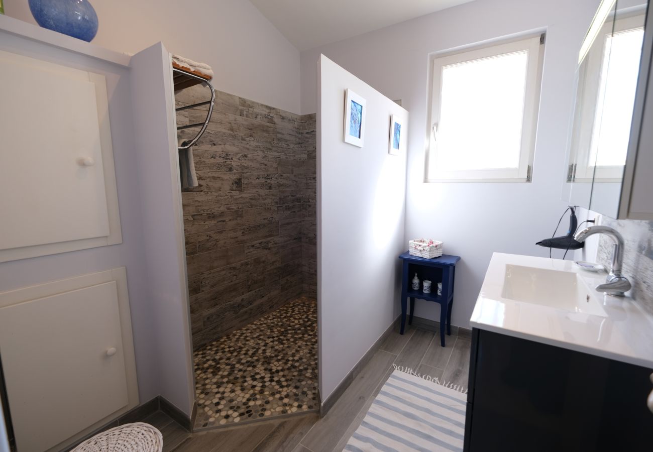 Villa in La Motte-d´Aigues - Air-co villa, Luberon views, heated pool, sleeps 8