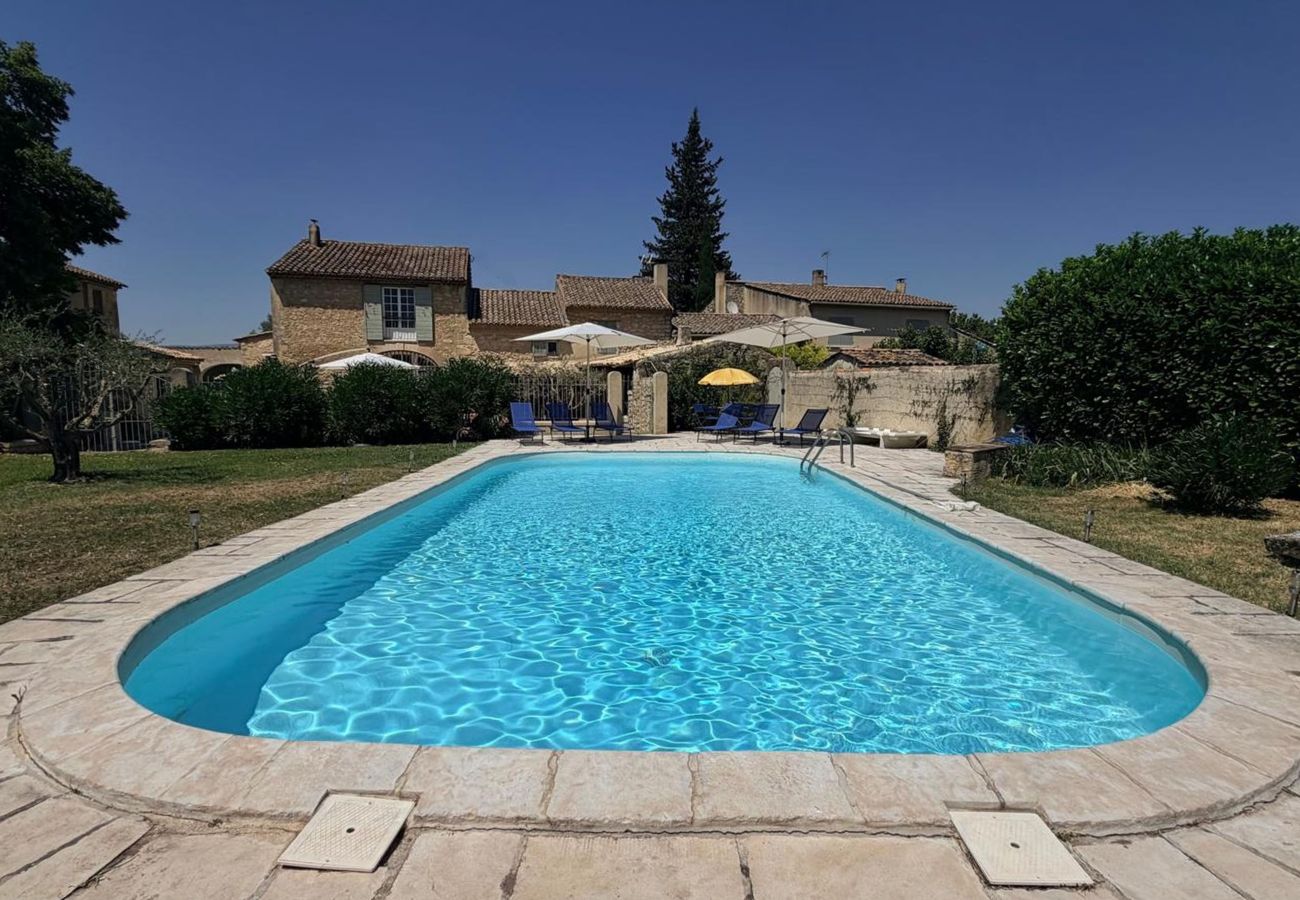 Provençal Mas, Pool, Luberon Views, Sleeps 10, Near Aix