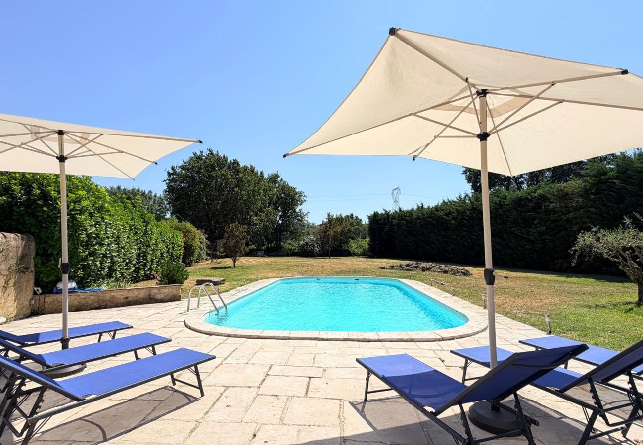 Provençal Mas with Large Pool and Garden, Sleeps 10, Near Aix