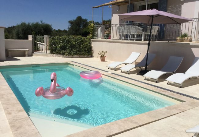 Villa à Aureille - Location vacances maison piscine AUREILLE LS2-287. Villa à Aureille - Location vacances maison piscine AUREILLE LS2-287.