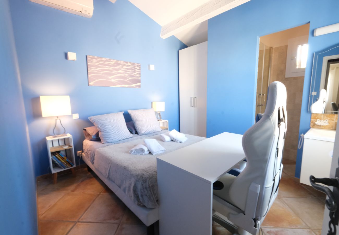 Villa climatisée piscine chauffée jacuzzi Alpilles Grande chambre