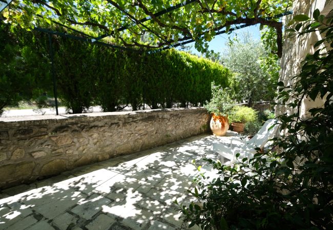 Villa à Orgon - Location vacances maison piscine Orgon LS1-117. Villa à Orgon - Location vacances maison piscine Orgon LS1-117.
