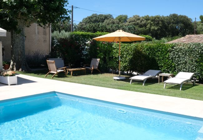 Villa à Orgon - Location vacances maison piscine Orgon LS1-117. Villa à Orgon - Location vacances maison piscine Orgon LS1-117.