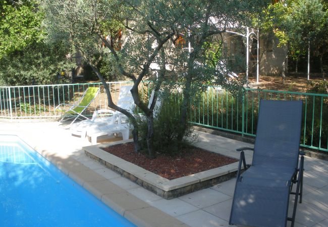 Maison à Cabrières-d´Avignon - Location vacances CABRIERES D'AVIGNON LS2-2. Maison à Cabrières-d´Avignon - Location vacances CABRIERES D'AVIGNON LS2-2.