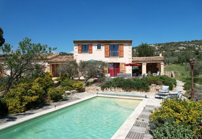 Villa à Mouriès - Location vacances maison piscine MOURIES LS1-174. Villa à Mouriès - Location vacances maison piscine MOURIES LS1-174.