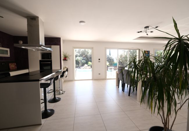 Villa à Aureille - Location vacances maison piscine AUREILLE LS1-300 Villa à Aureille - Location vacances maison piscine AUREILLE LS1-300