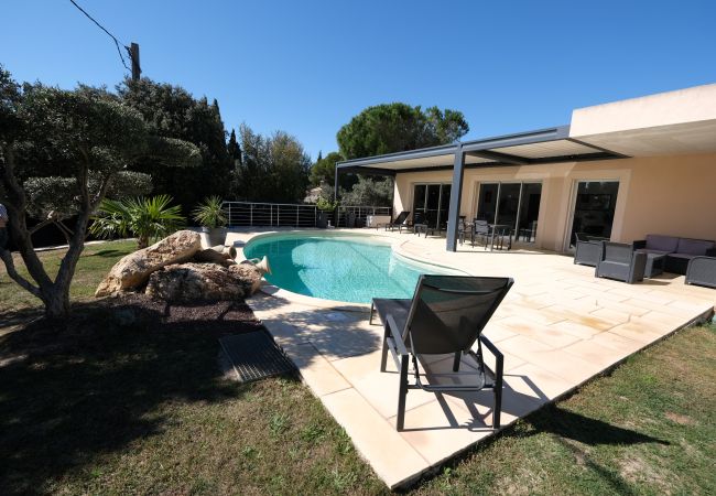Villa à Aureille - Location vacances maison piscine AUREILLE LS1-300 Villa à Aureille - Location vacances maison piscine AUREILLE LS1-300