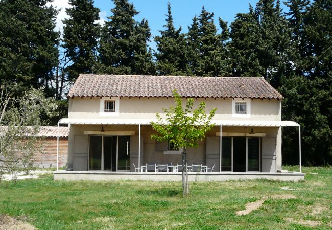 Maison à Fontvieille - Location vacances avec piscine FONTVIEILLE LS1-256. Maison à Fontvieille - Location vacances avec piscine FONTVIEILLE LS1-256.