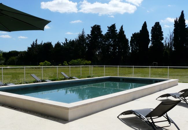 Maison à Fontvieille - Location vacances avec piscine FONTVIEILLE LS1-256. Maison à Fontvieille - Location vacances avec piscine FONTVIEILLE LS1-256.