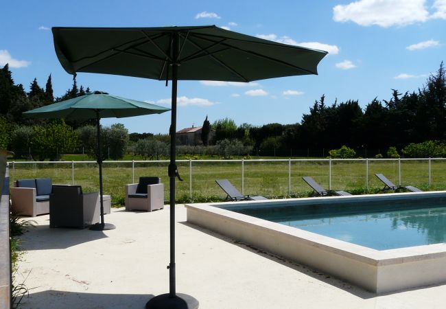 Maison à Fontvieille - Location vacances avec piscine FONTVIEILLE LS1-256. Maison à Fontvieille - Location vacances avec piscine FONTVIEILLE LS1-256.