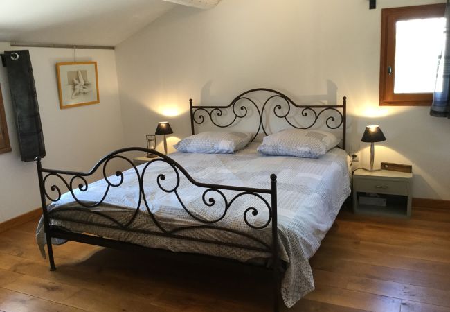 Maison à Fontvieille - Location vacances avec piscine FONTVIEILLE LS1-256. Maison à Fontvieille - Location vacances avec piscine FONTVIEILLE LS1-256.