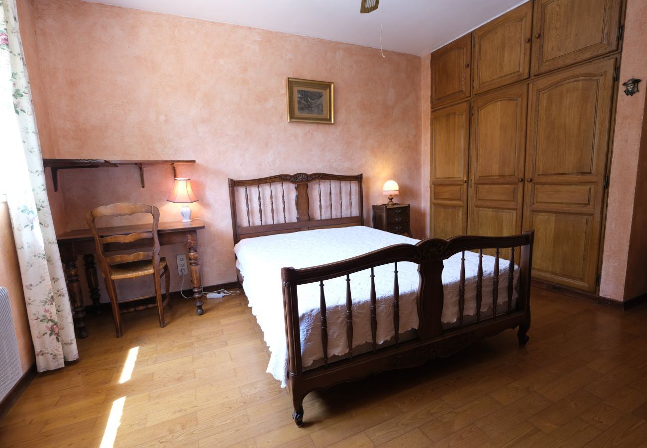 Location vacances CHATEAUNEUF LE ROUGE maison à louer 3 chambres