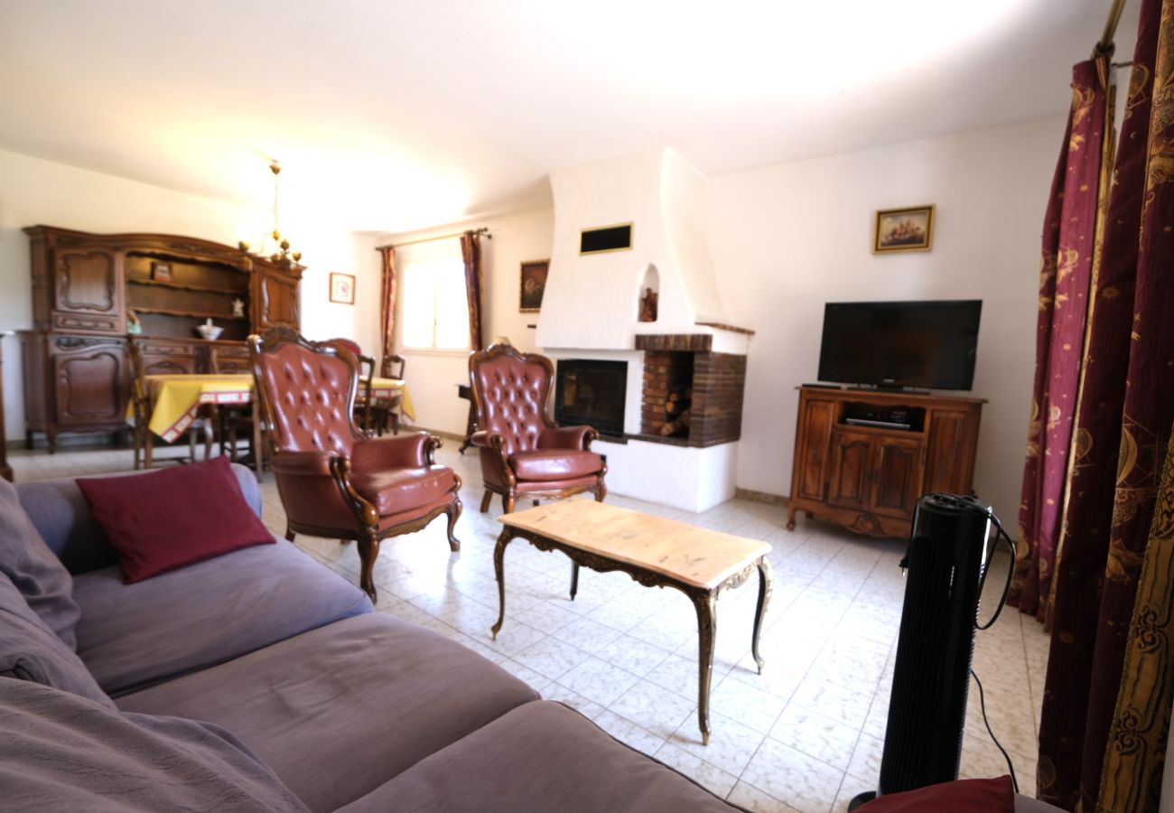 Maison à Châteauneuf-le-Rouge - Location vacances CHATEAUNEUF LE ROUGE LS7-80