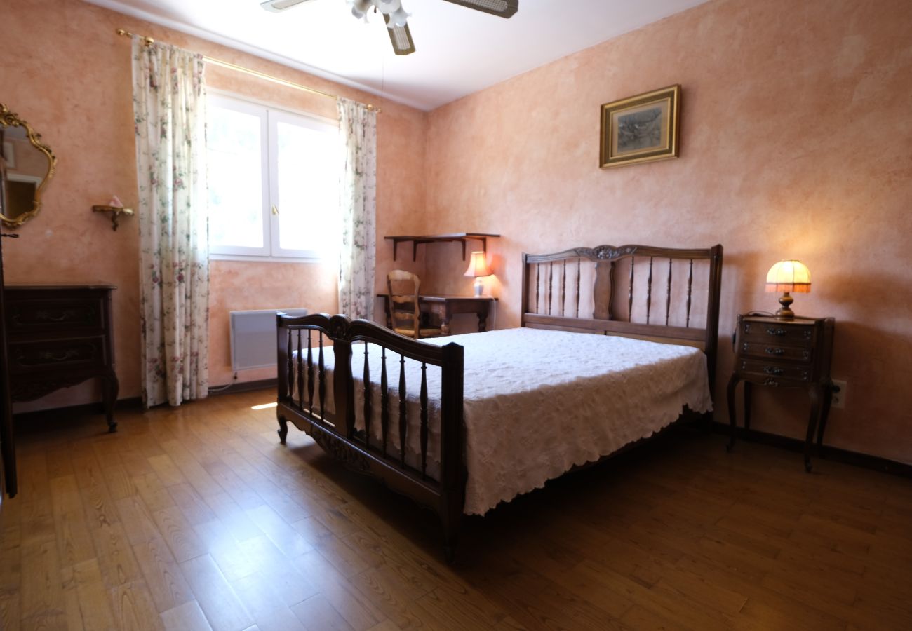 Maison à Châteauneuf-le-Rouge - Location vacances CHATEAUNEUF LE ROUGE LS7-80