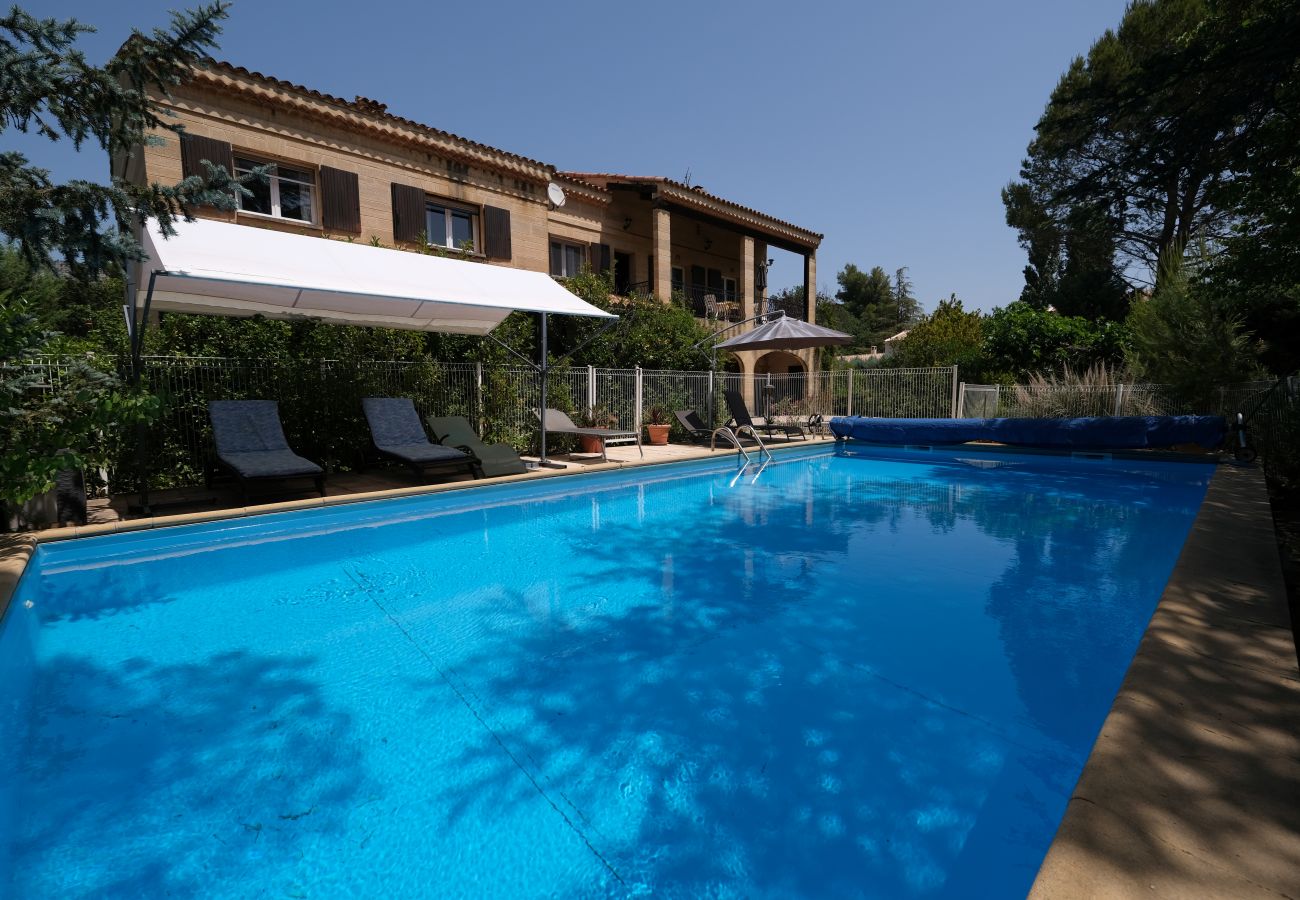 Location vacances CHATEAUNEUF LE ROUGE maison à louer piscine