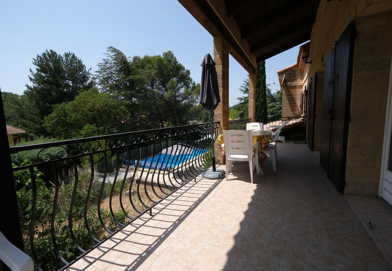 Location vacances CHATEAUNEUF LE ROUGE maison à louer terrasse