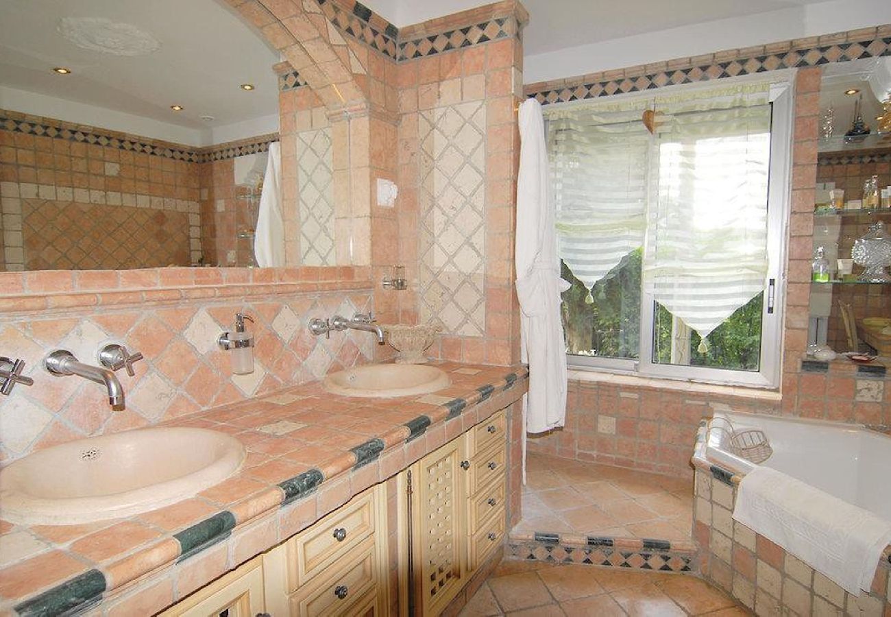 Villa à Orgon - Location vacances maison piscine ORGON LS1-57.