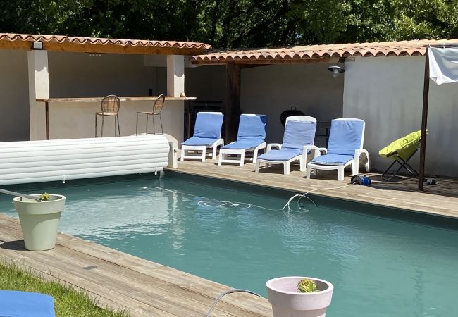 Maison à Maubec - Location vacances maison piscine MAUBEC LS2-188. Maison à Maubec - Location vacances maison piscine MAUBEC LS2-188.