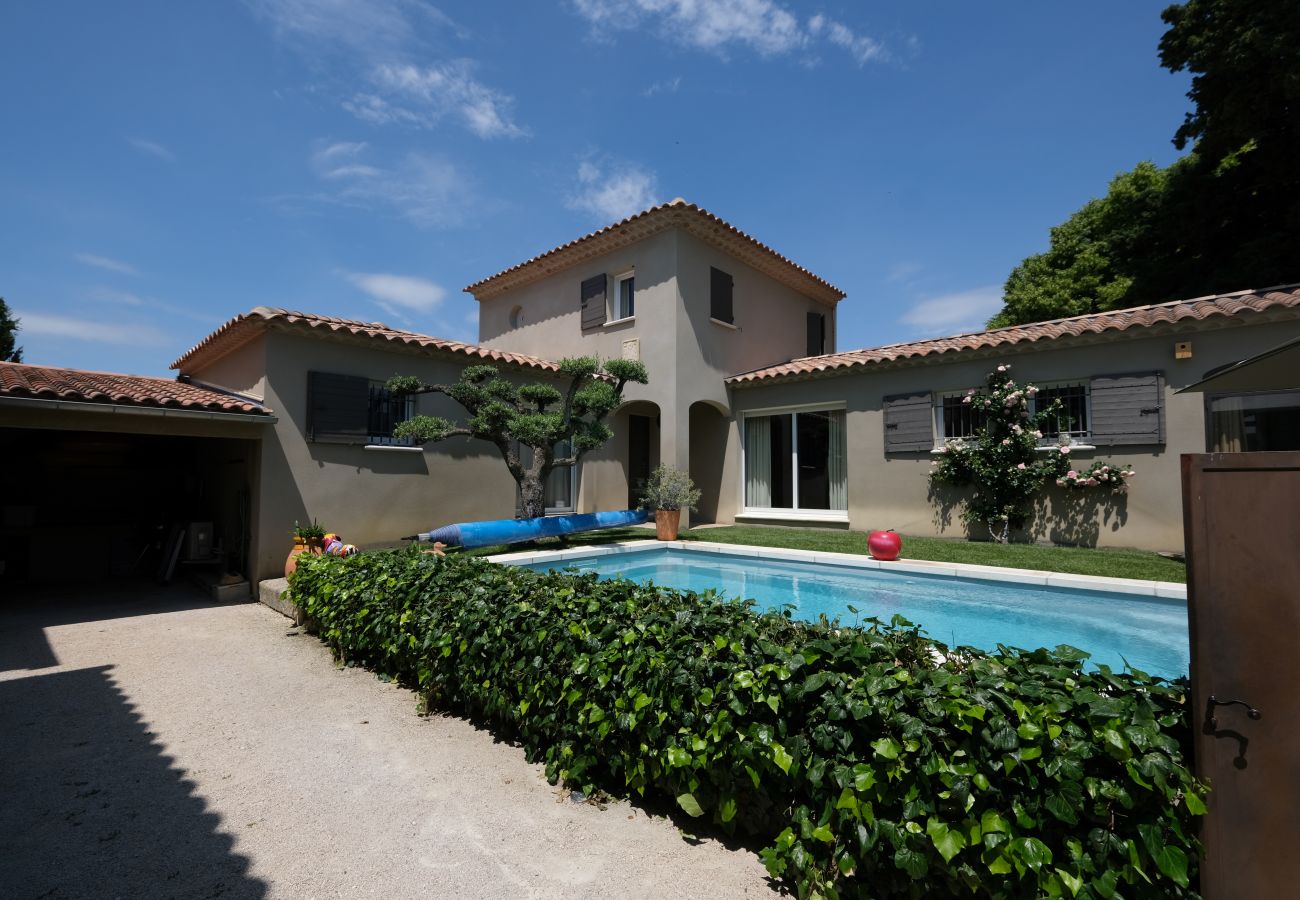 Villa à Aureille - Location vacances maison piscine AUREILLE LS1-277.