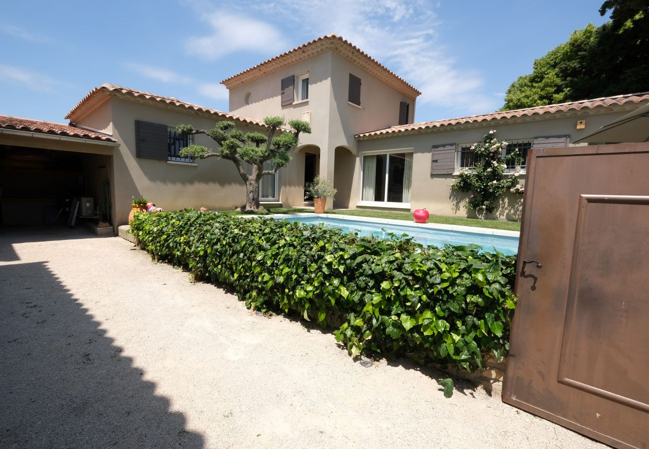 Villa à Aureille - Location vacances maison piscine AUREILLE LS1-277.