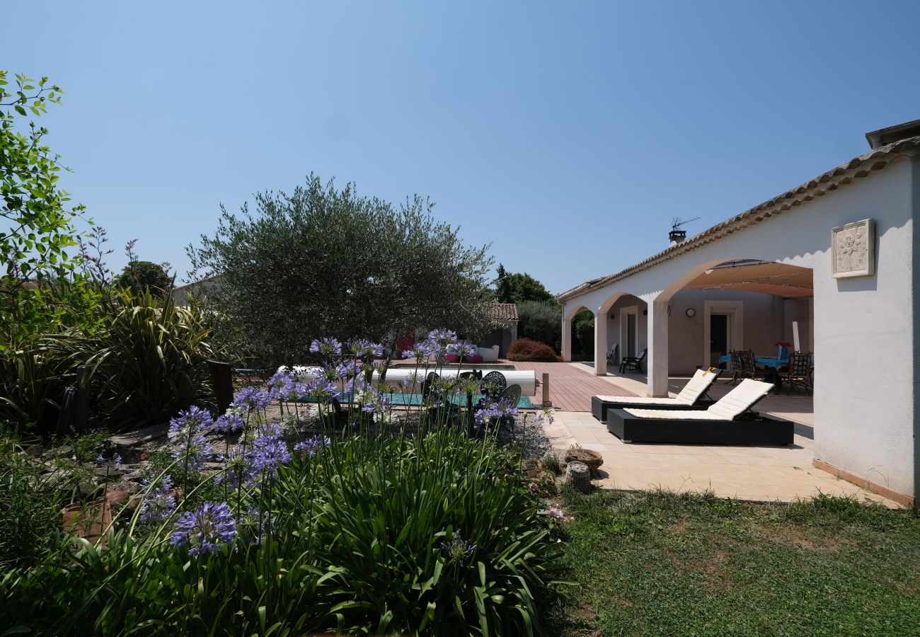 Location vacances LE THOR villa à louer terrasse