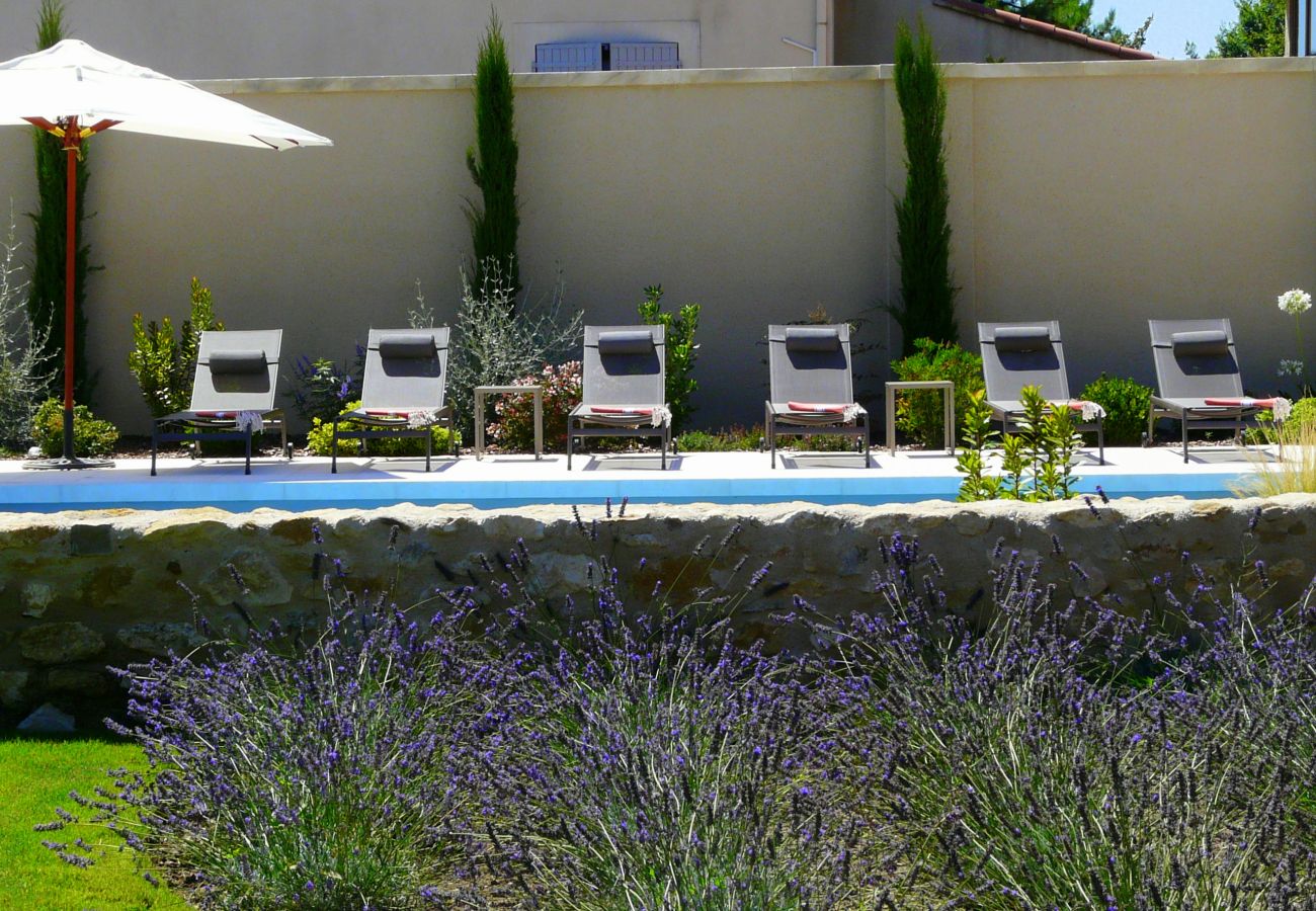  location Mas provençal avec piscine 4 chambres 4 salles de bains avec une belle terrasse
