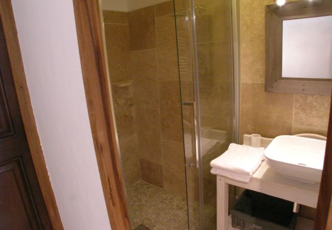 Villa à Bonnieux - location vacances maison piscine BONNIEUX LS2-85. Villa à Bonnieux - location vacances maison piscine BONNIEUX LS2-85.