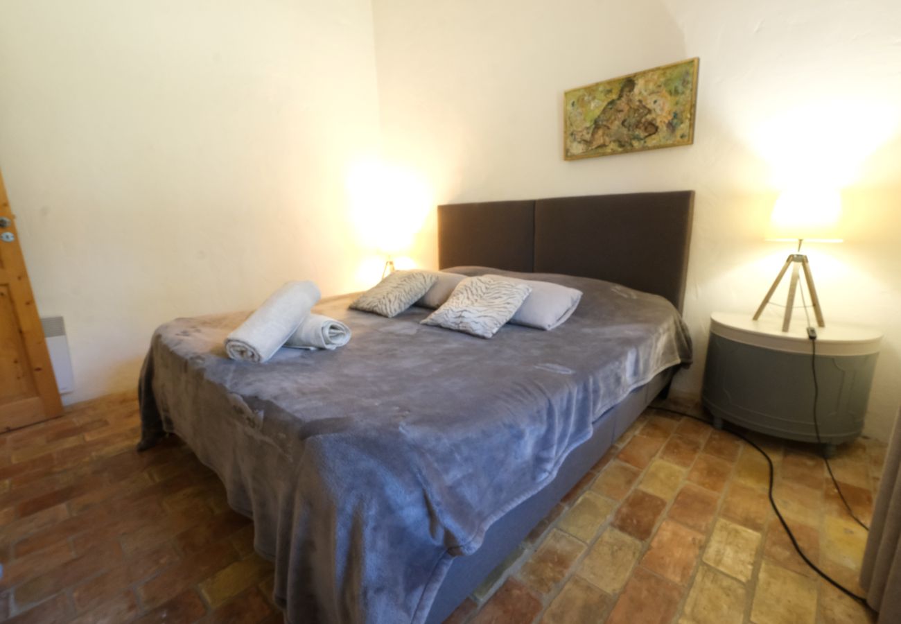 Villa à Cavaillon - Location vacances mas piscine LES TAILLADES LS2-11