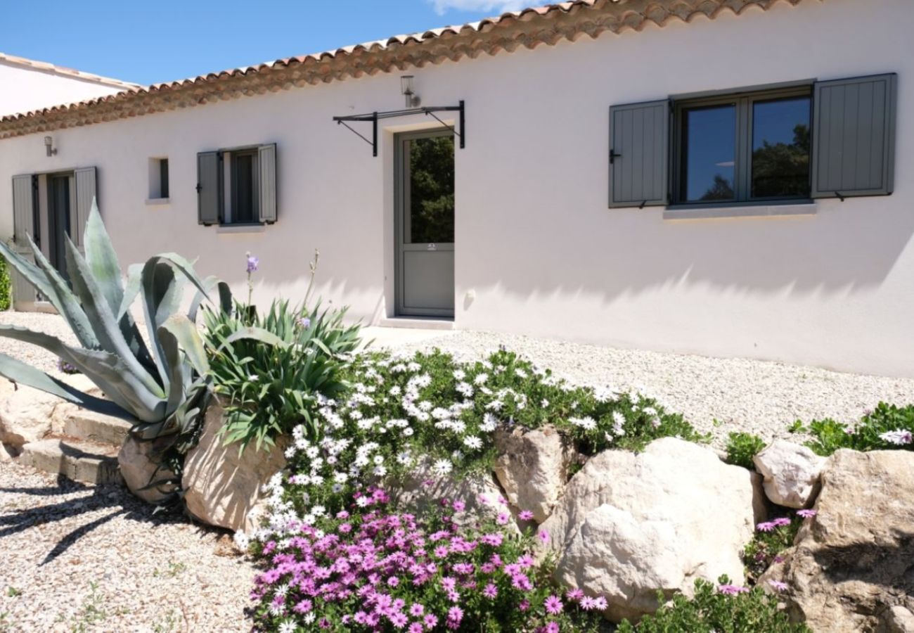 Villa à Aureille - Location vacances maison piscine AUREILLE LS1-373.