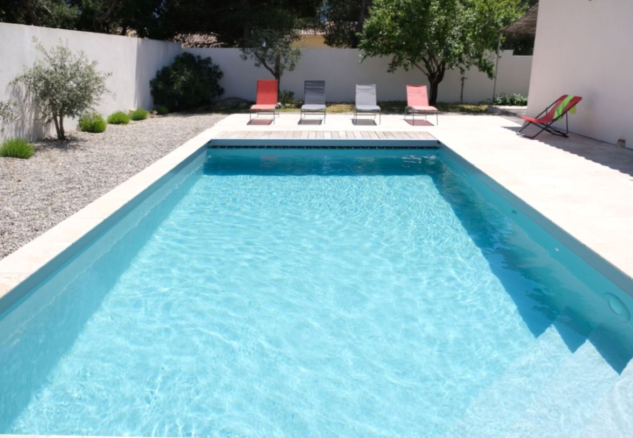 Villa à Aureille - Location vacances maison piscine AUREILLE LS1-373.
