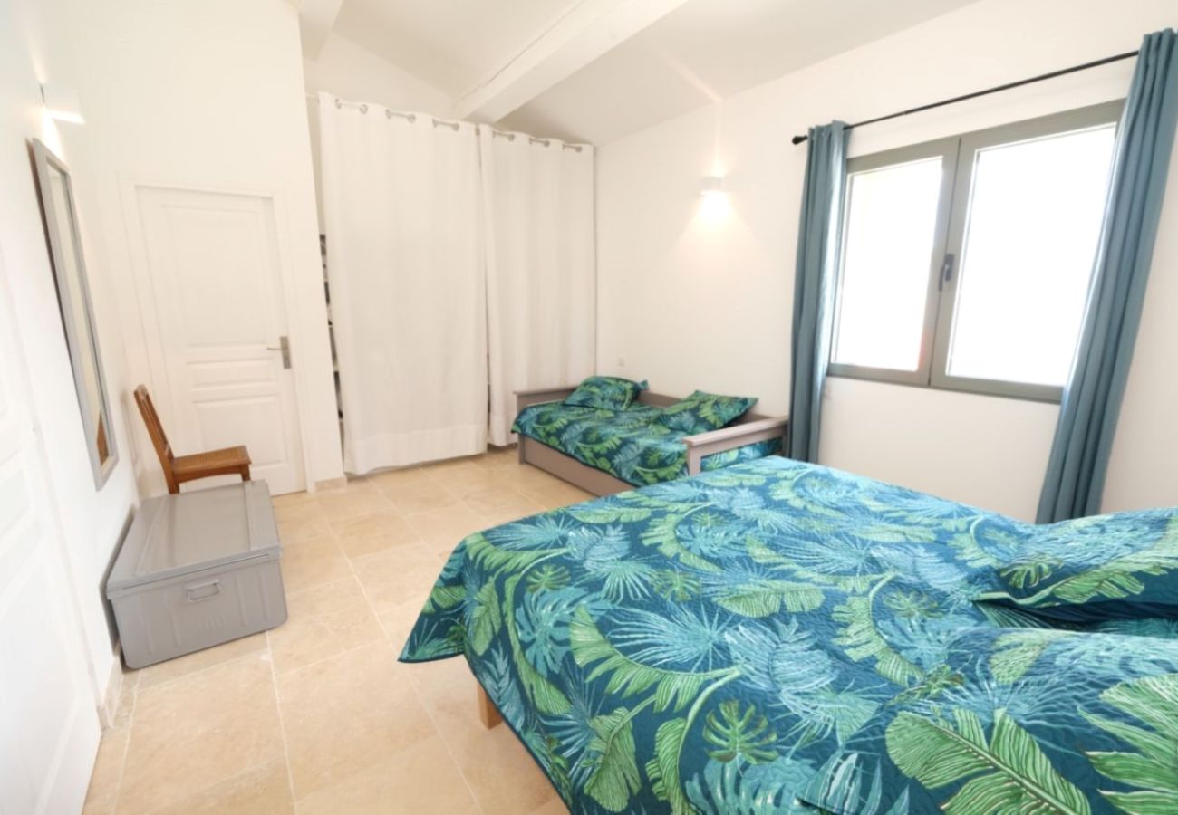 Villa à Aureille - Location vacances maison piscine AUREILLE LS1-373.