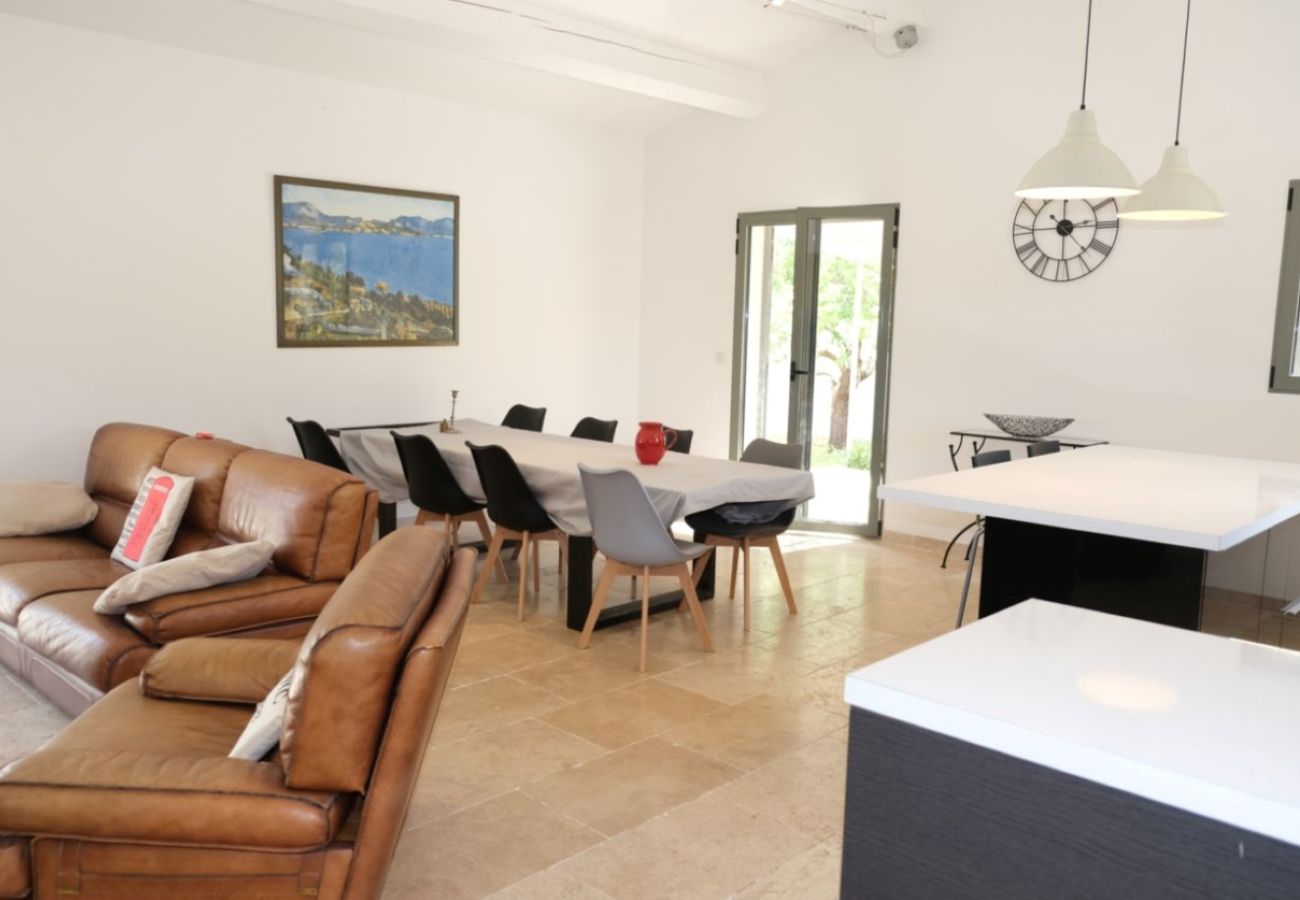 Villa à Aureille - Location vacances maison piscine AUREILLE LS1-373.