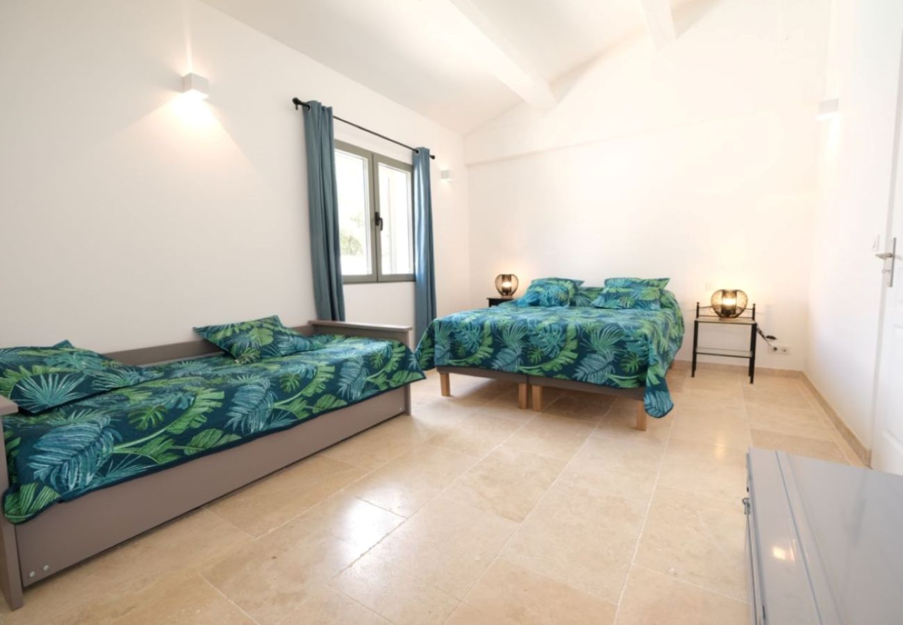 Villa à Aureille - Location vacances maison piscine AUREILLE LS1-373.
