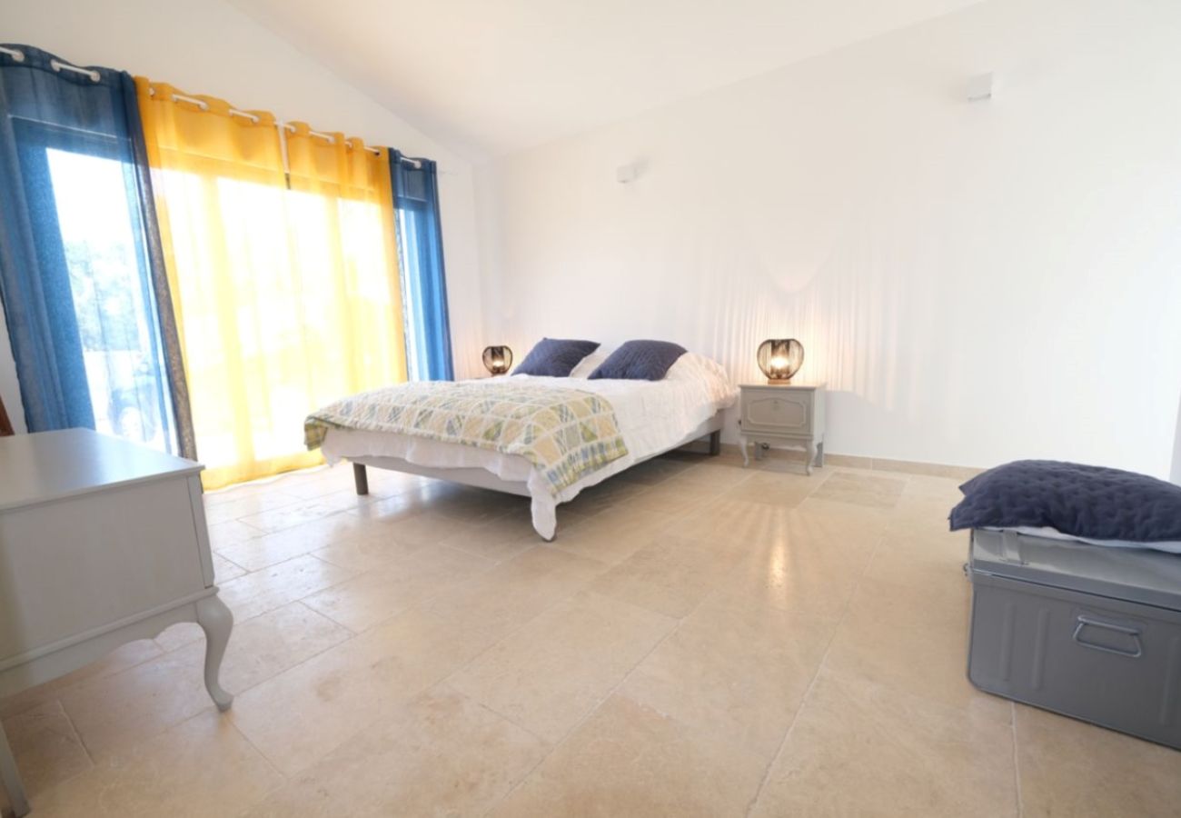 Villa à Aureille - Location vacances maison piscine AUREILLE LS1-373.