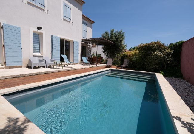 Maison à Mérindol - Location vacances maison piscine MERINDOL LS2-398. Maison à Mérindol - Location vacances maison piscine MERINDOL LS2-398.