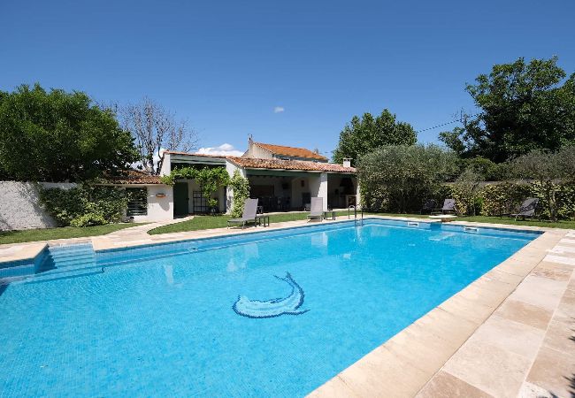 Villa à Arles - Location vacances maison piscine MOULES LS3-388. Villa à Arles - Location vacances maison piscine MOULES LS3-388.