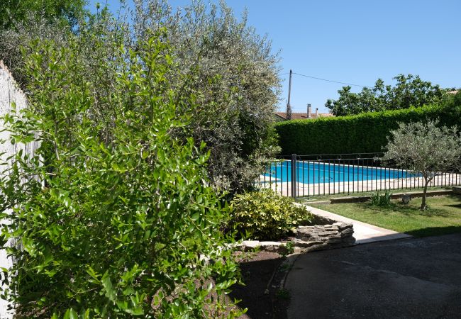 Villa à Arles - Location vacances maison piscine MOULES LS3-388. Villa à Arles - Location vacances maison piscine MOULES LS3-388.