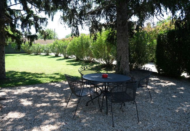 Villa à Arles - Location vacances maison piscine MOULES LS3-388. Villa à Arles - Location vacances maison piscine MOULES LS3-388.