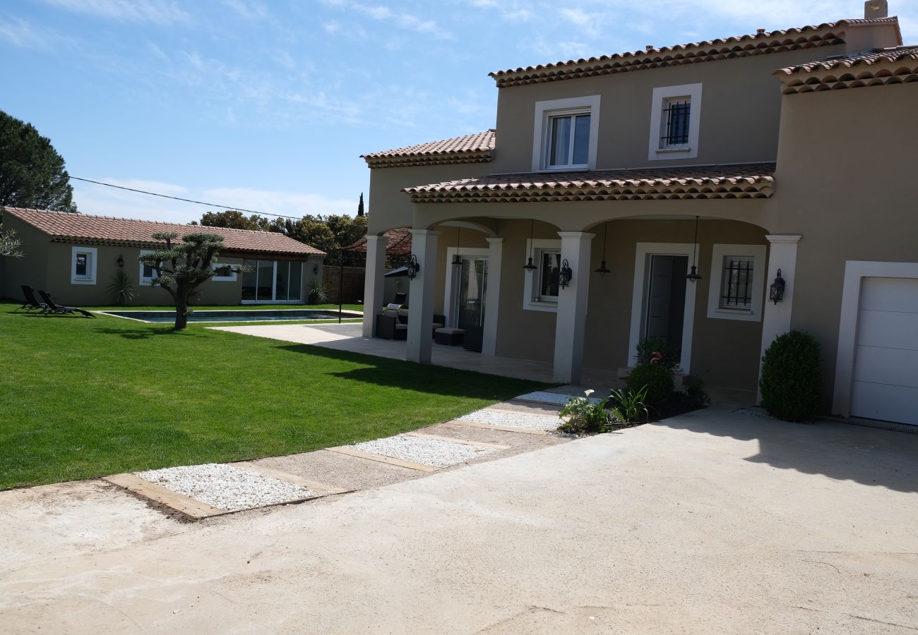 Villa à Aureille - Location vacances maison piscine AUREILLE LS1-401.