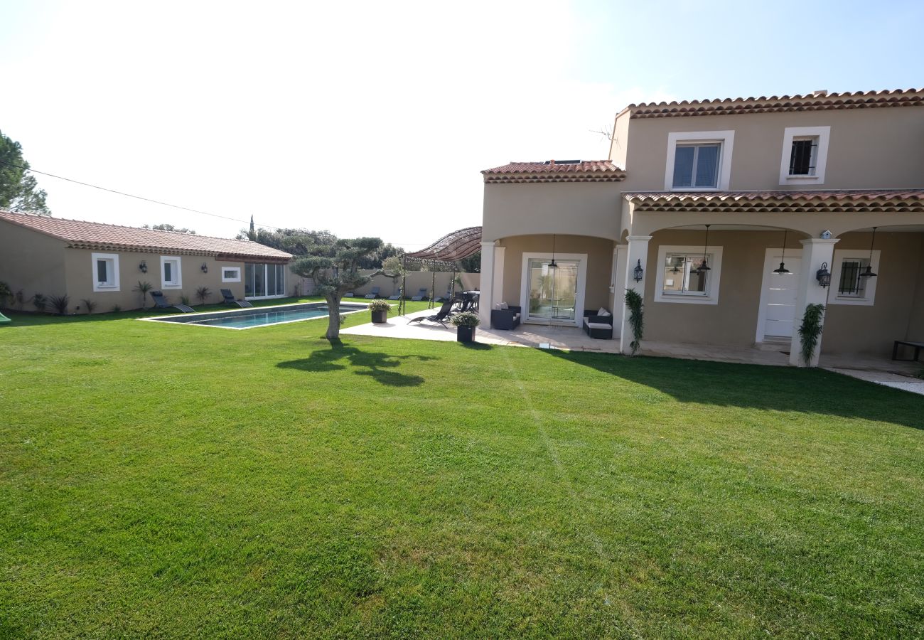 Villa à Aureille - Location vacances maison piscine AUREILLE LS1-401.